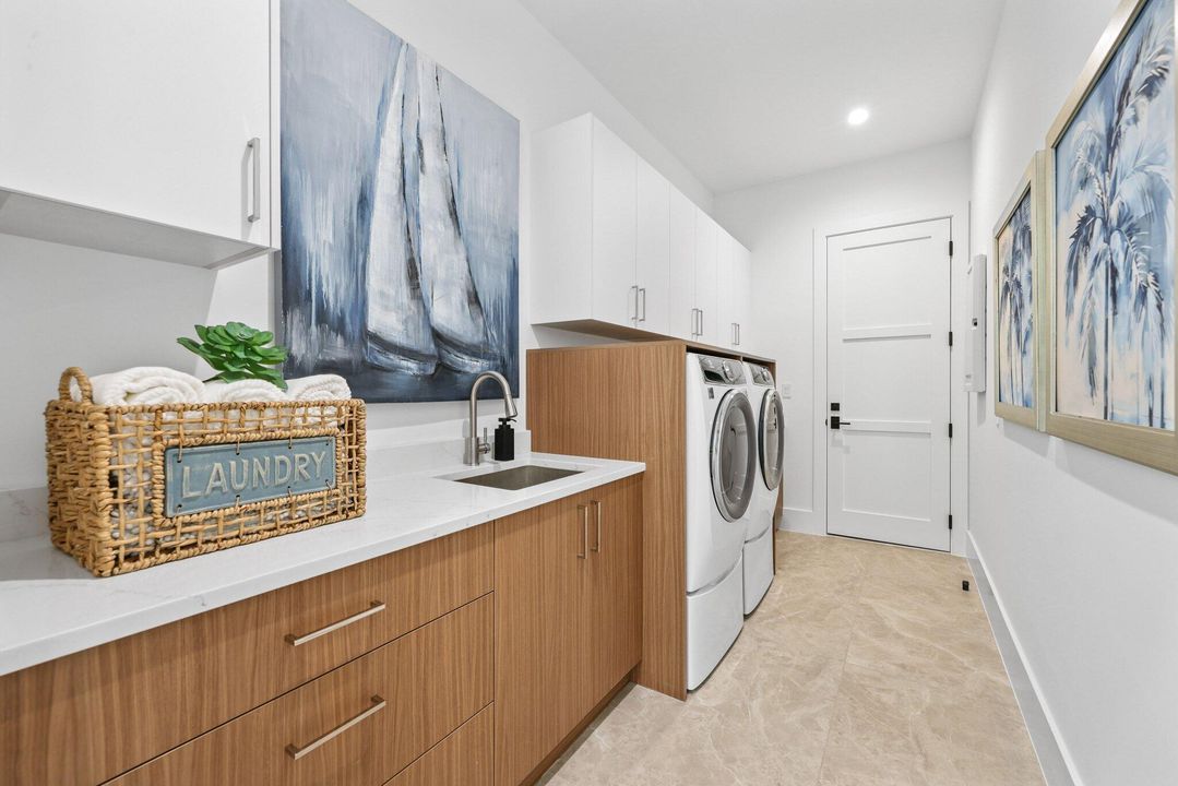 Active With Contract: $3,650,000 (5 beds, 5 baths, 4197 Square Feet)