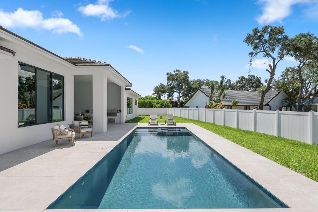 Active With Contract: $3,650,000 (5 beds, 5 baths, 4197 Square Feet)