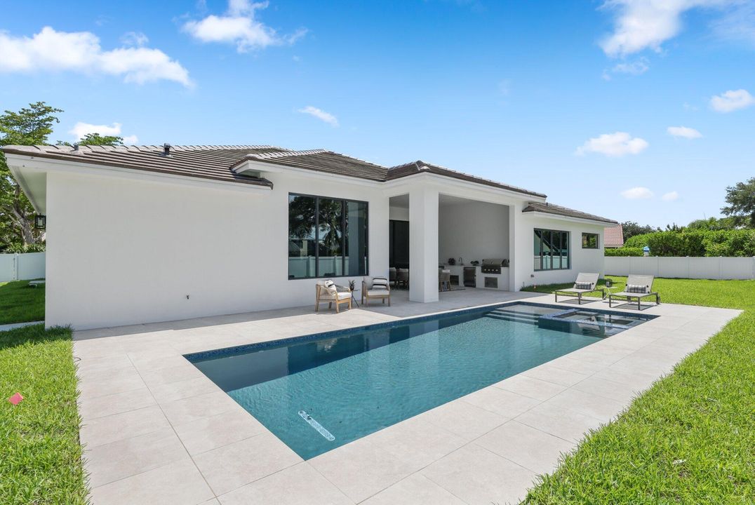 Active With Contract: $3,650,000 (5 beds, 5 baths, 4197 Square Feet)