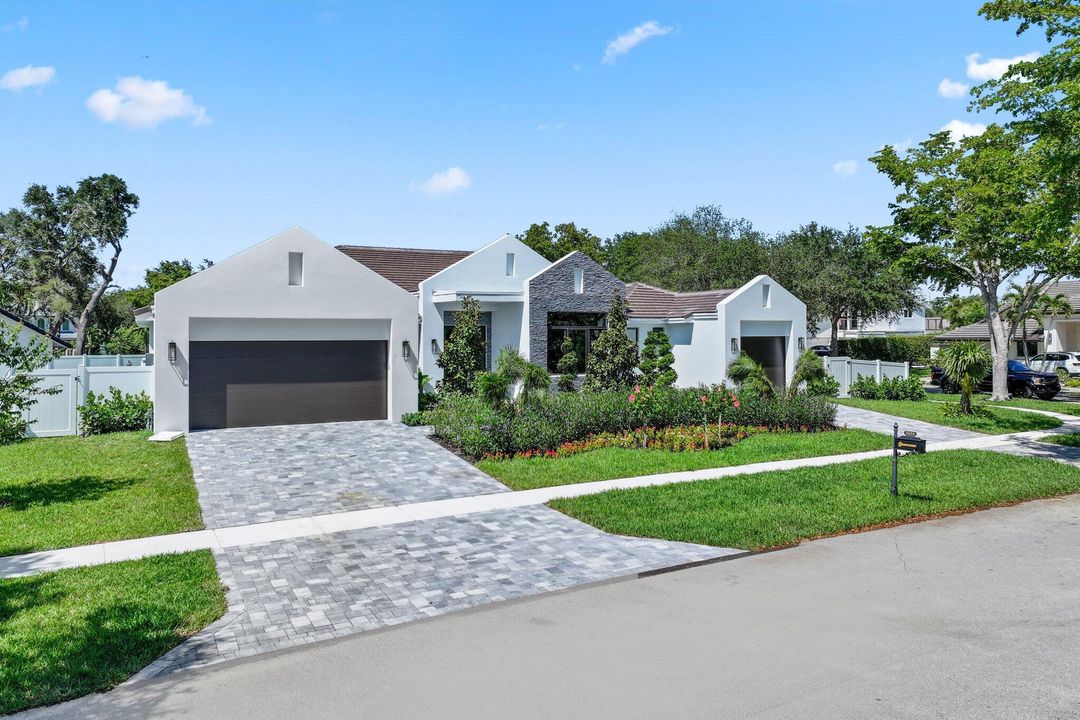 Active With Contract: $3,650,000 (5 beds, 5 baths, 4197 Square Feet)