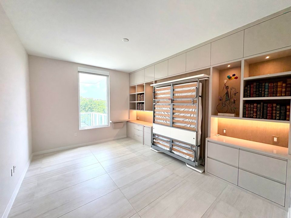 Под контрактом: $2,950,000 (2 спален, 3 ванн, 2588 Квадратных фут)