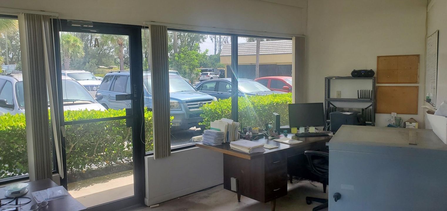 For Sale: $2,000 (0 beds, 0 baths, 1086 Square Feet)