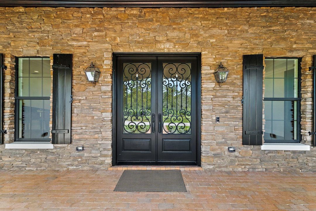 Active With Contract: $5,600,000 (4 beds, 4 baths, 5468 Square Feet)