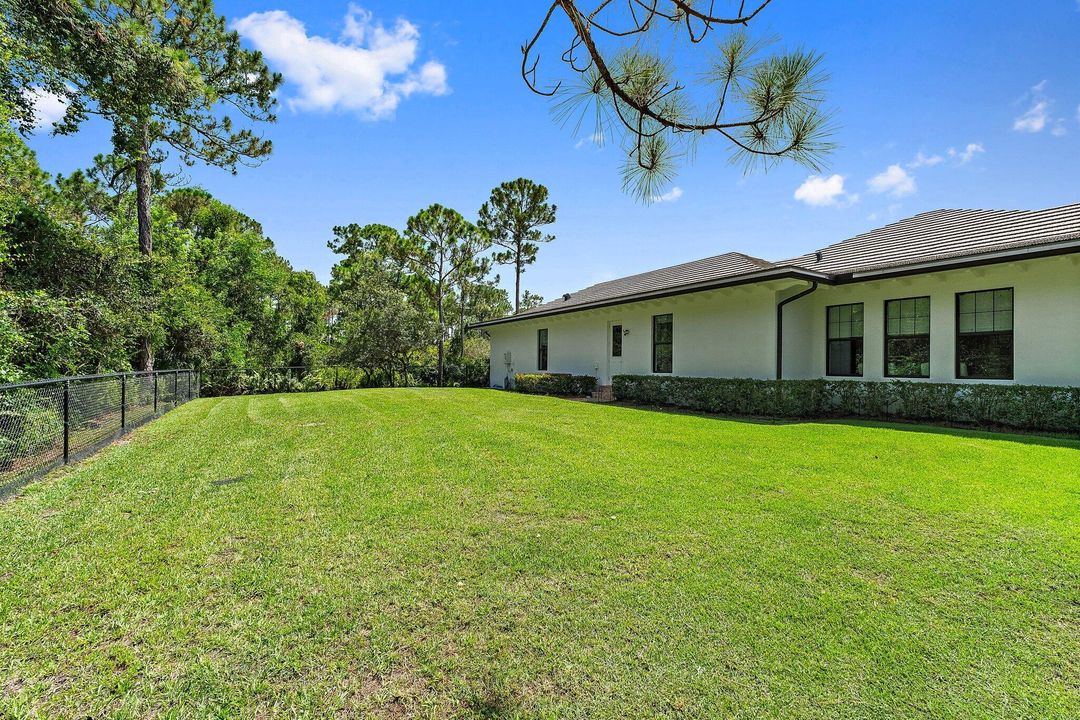 Active With Contract: $5,600,000 (4 beds, 4 baths, 5468 Square Feet)