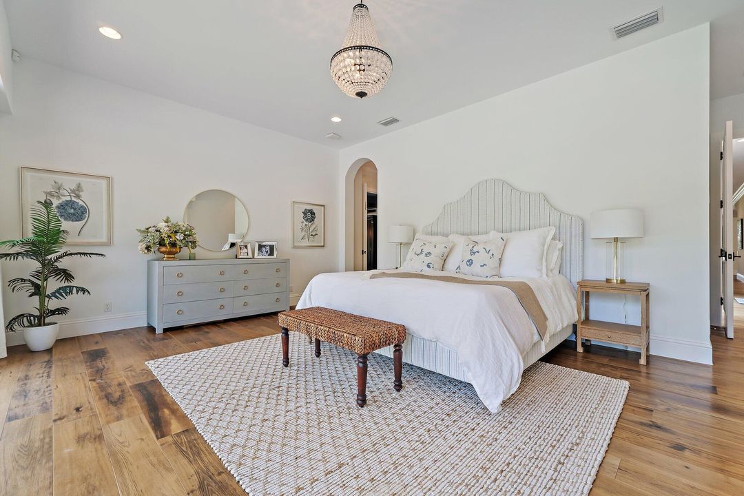 Active With Contract: $5,600,000 (4 beds, 4 baths, 5468 Square Feet)