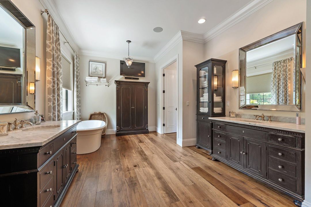 Active With Contract: $5,600,000 (4 beds, 4 baths, 5468 Square Feet)