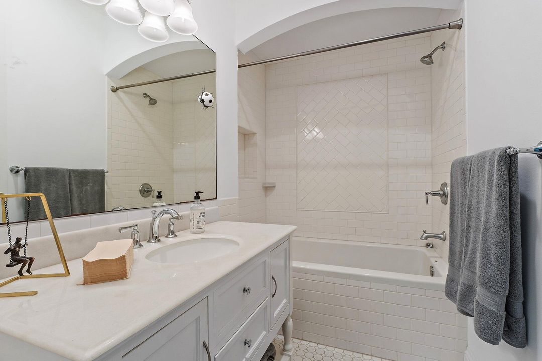 Active With Contract: $5,600,000 (4 beds, 4 baths, 5468 Square Feet)