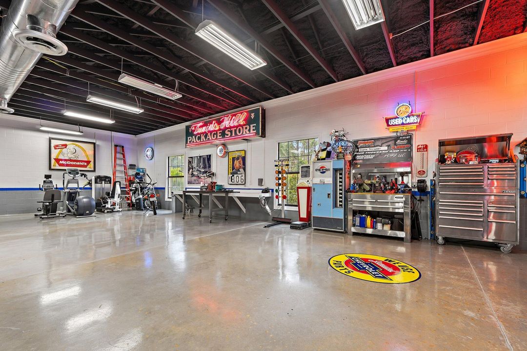 Active With Contract: $5,600,000 (4 beds, 4 baths, 5468 Square Feet)