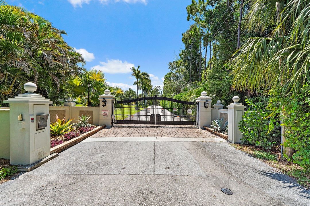 Active With Contract: $5,600,000 (4 beds, 4 baths, 5468 Square Feet)