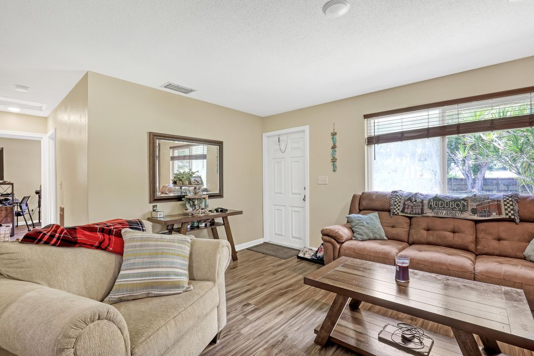 Activo con contrato: $799,000 (4 camas, 3 baños, 1880 Pies cuadrados)