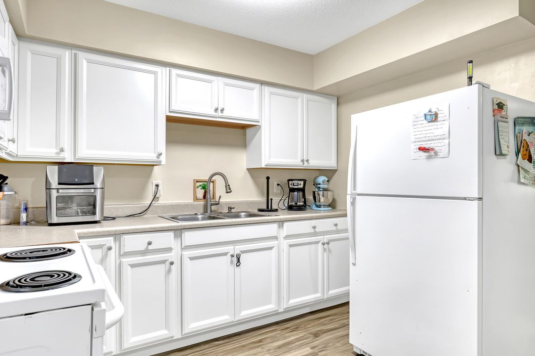 Activo con contrato: $799,000 (4 camas, 3 baños, 1880 Pies cuadrados)