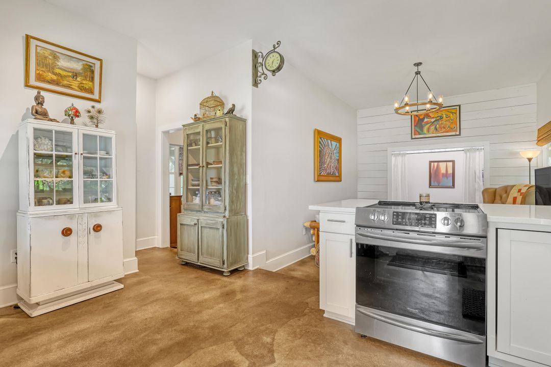 Activo con contrato: $799,000 (4 camas, 3 baños, 1880 Pies cuadrados)