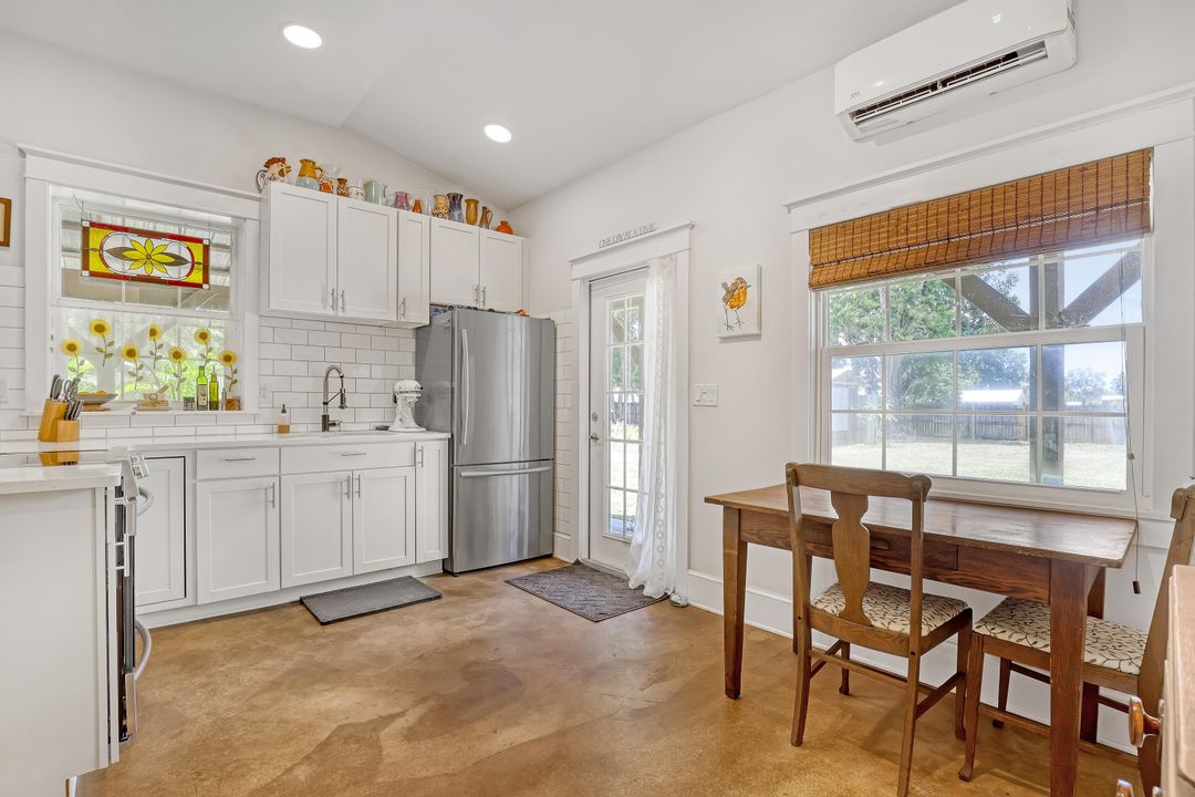 Activo con contrato: $799,000 (4 camas, 3 baños, 1880 Pies cuadrados)