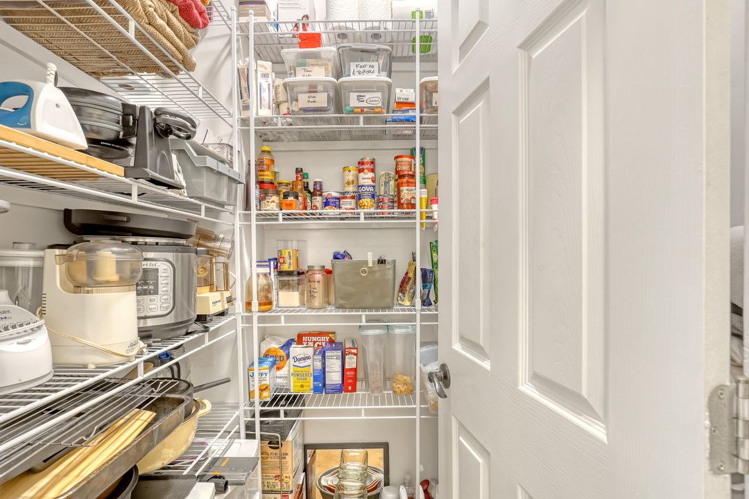 Activo con contrato: $799,000 (4 camas, 3 baños, 1880 Pies cuadrados)