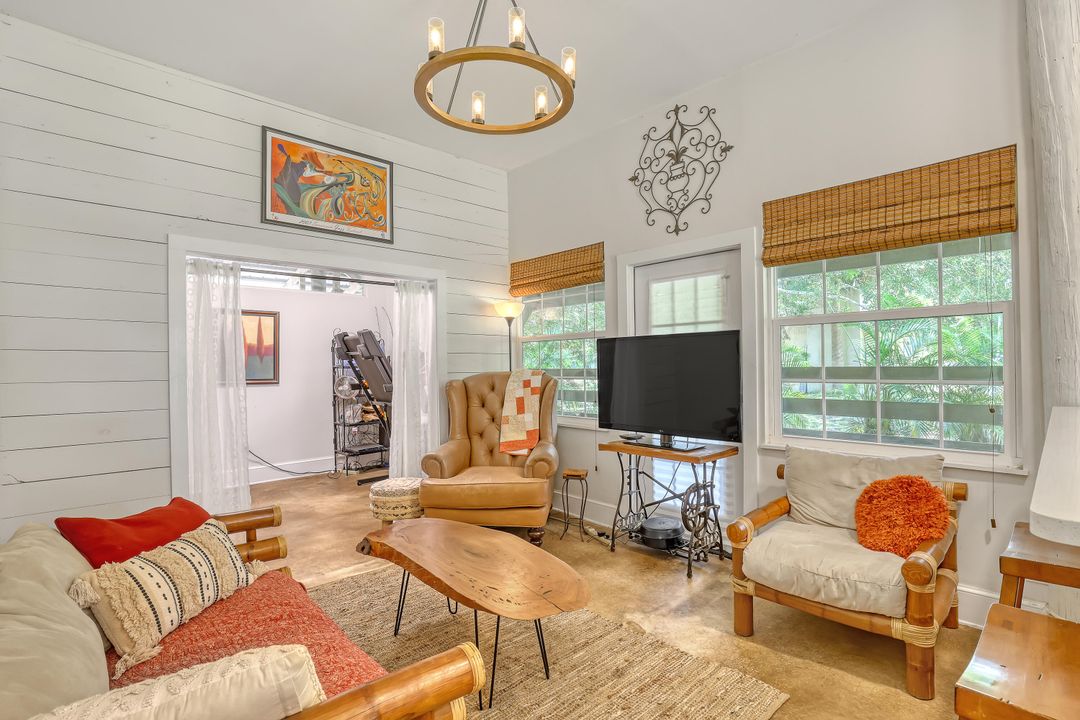 Activo con contrato: $799,000 (4 camas, 3 baños, 1880 Pies cuadrados)