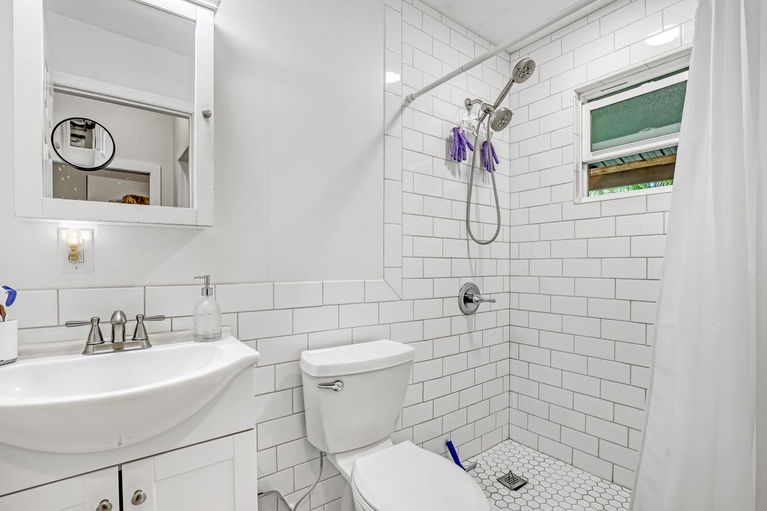 Activo con contrato: $799,000 (4 camas, 3 baños, 1880 Pies cuadrados)