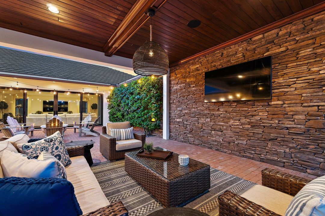 Active With Contract: $5,600,000 (4 beds, 4 baths, 5468 Square Feet)