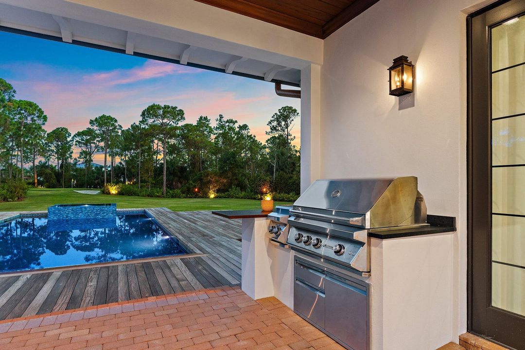 Active With Contract: $5,600,000 (4 beds, 4 baths, 5468 Square Feet)