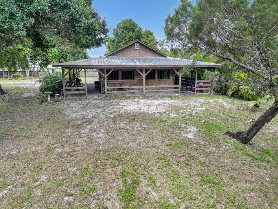 Activo con contrato: $799,000 (4 camas, 3 baños, 1880 Pies cuadrados)