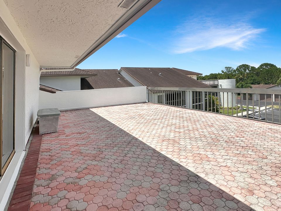 Active With Contract: $269,000 (3 beds, 2 baths, 2026 Square Feet)