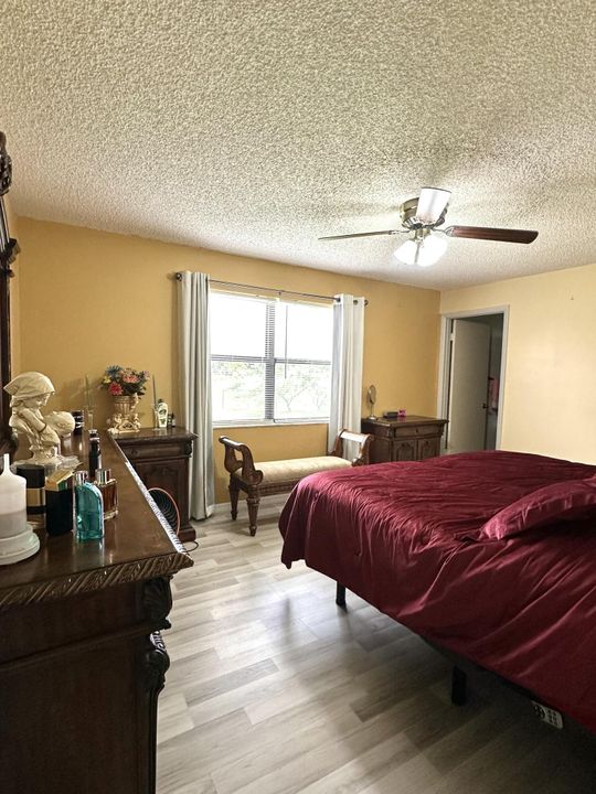 En Venta: $620,000 (4 camas, 2 baños, 3370 Pies cuadrados)