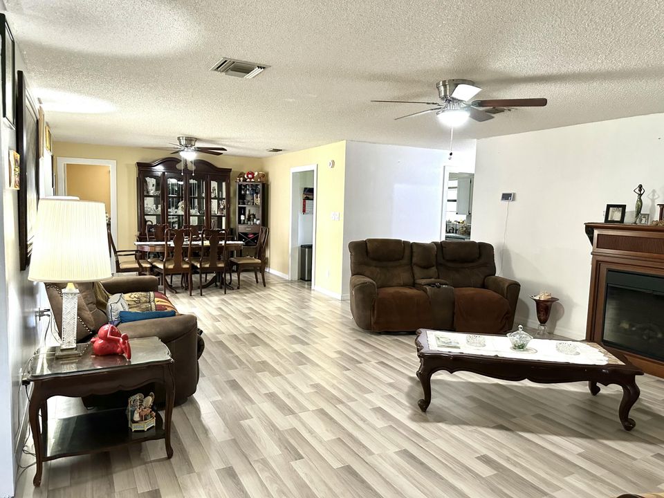 En Venta: $620,000 (4 camas, 2 baños, 3370 Pies cuadrados)