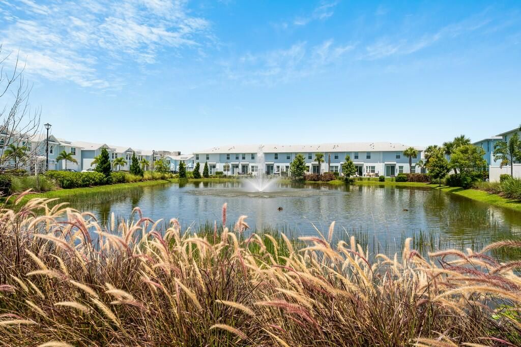 合同活跃: $2,699 (3 贝兹, 2 浴室, 1475 平方英尺)