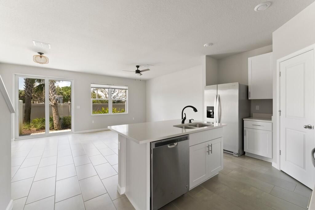 合同活跃: $2,699 (3 贝兹, 2 浴室, 1475 平方英尺)