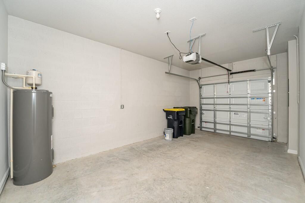 合同活跃: $2,699 (3 贝兹, 2 浴室, 1475 平方英尺)