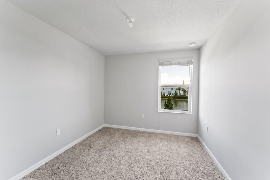 合同活跃: $2,699 (3 贝兹, 2 浴室, 1475 平方英尺)