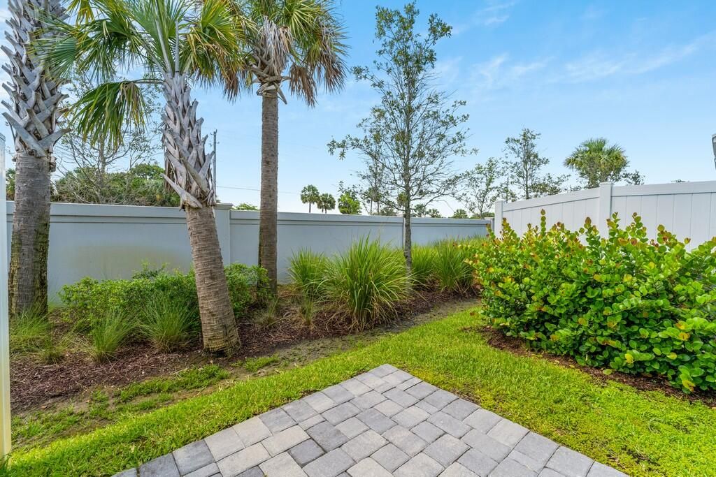 合同活跃: $2,699 (3 贝兹, 2 浴室, 1475 平方英尺)