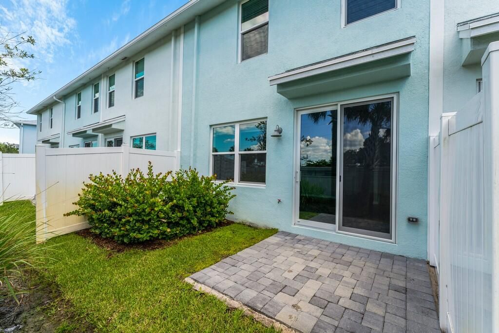 合同活跃: $2,699 (3 贝兹, 2 浴室, 1475 平方英尺)