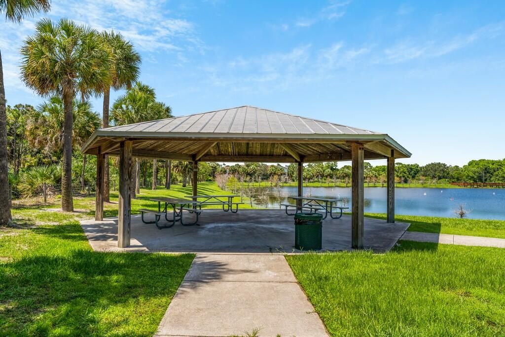 合同活跃: $2,699 (3 贝兹, 2 浴室, 1475 平方英尺)