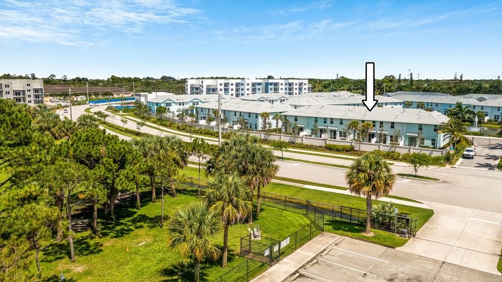 合同活跃: $2,699 (3 贝兹, 2 浴室, 1475 平方英尺)