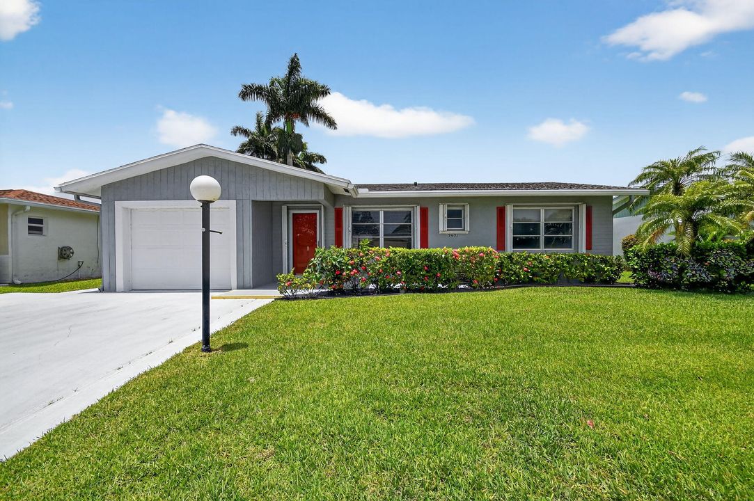 Recently Sold: $284,500 (2 beds, 2 baths, 1320 Square Feet)