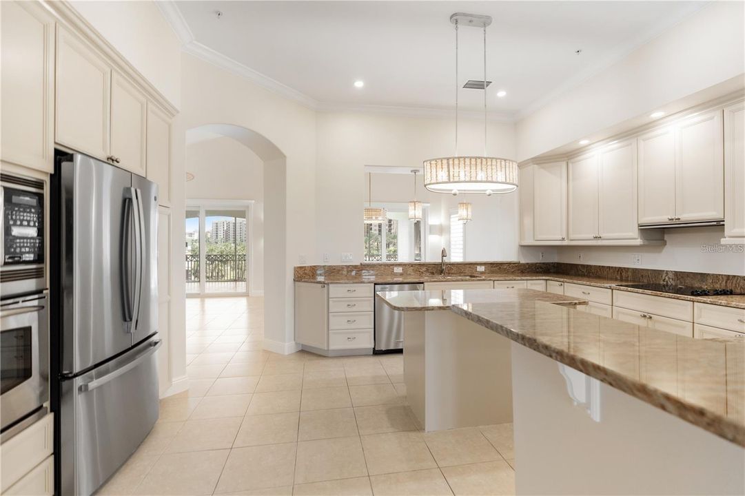 Под контрактом: $799,000 (3 спален, 2 ванн, 2480 Квадратных фут)