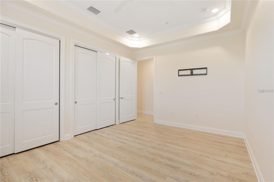 Под контрактом: $799,000 (3 спален, 2 ванн, 2480 Квадратных фут)