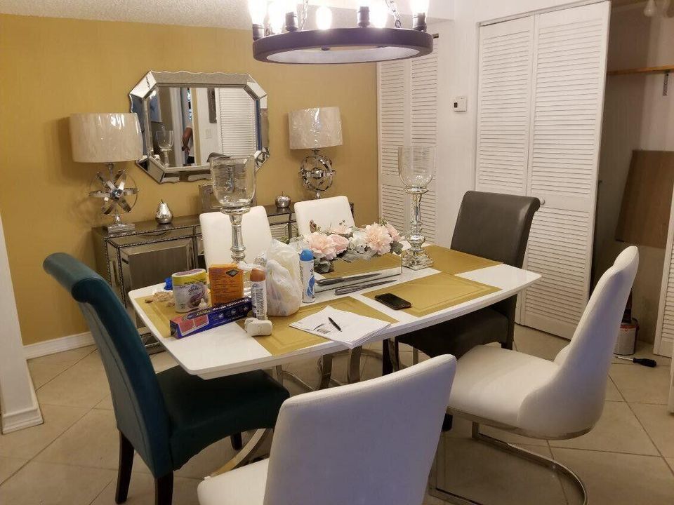 Active With Contract: $235,000 (2 beds, 2 baths, 1033 Square Feet)