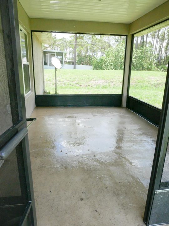 Active With Contract: $299,000 (3 beds, 2 baths, 1584 Square Feet)