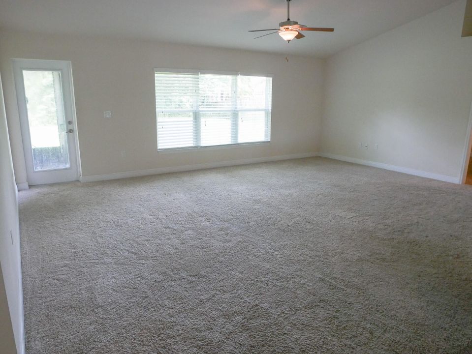 Active With Contract: $299,000 (3 beds, 2 baths, 1584 Square Feet)