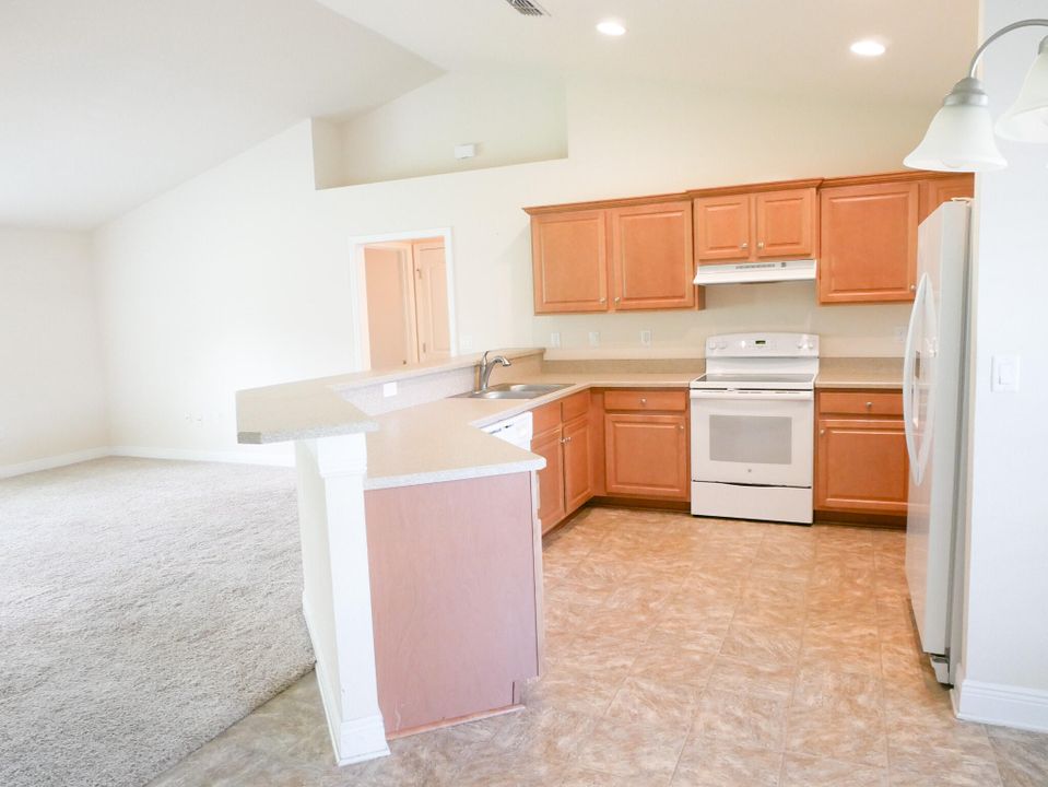Active With Contract: $299,000 (3 beds, 2 baths, 1584 Square Feet)