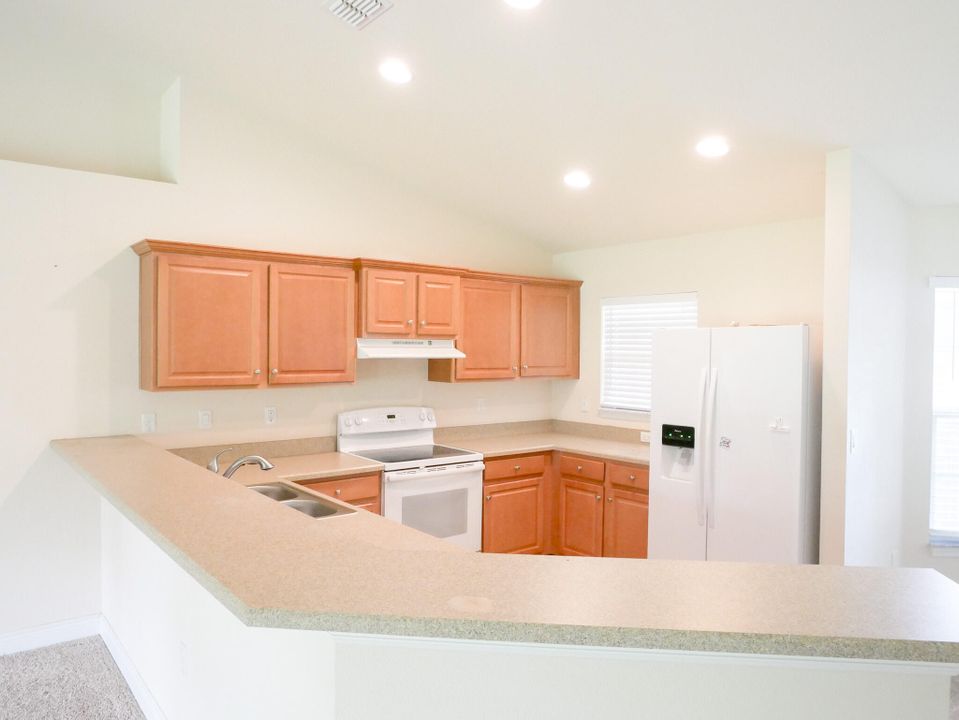 Active With Contract: $299,000 (3 beds, 2 baths, 1584 Square Feet)