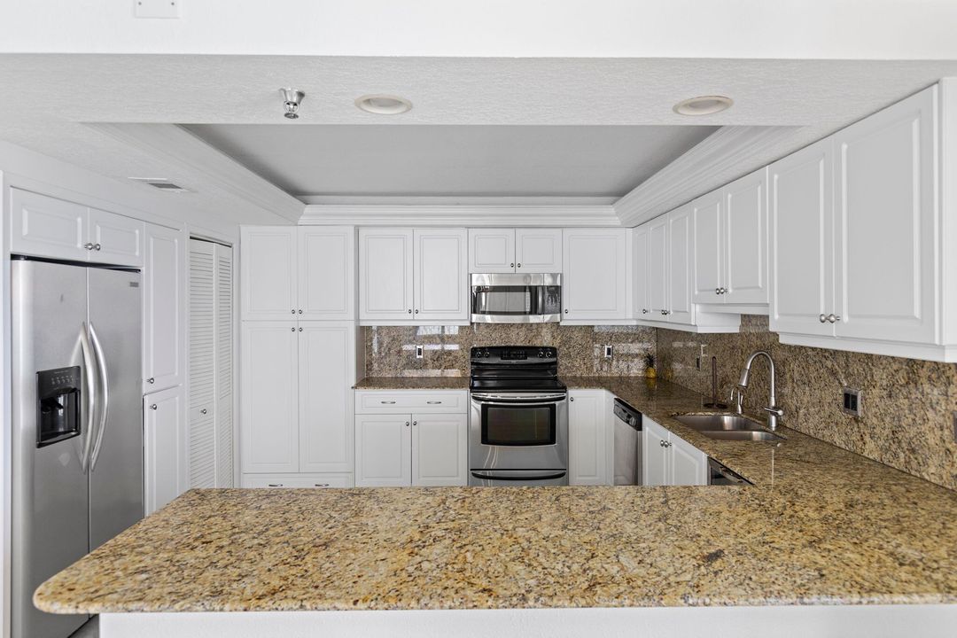 Active With Contract: $495,000 (2 beds, 2 baths, 1207 Square Feet)