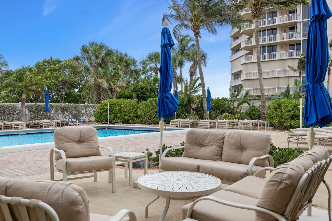 Active With Contract: $495,000 (2 beds, 2 baths, 1207 Square Feet)