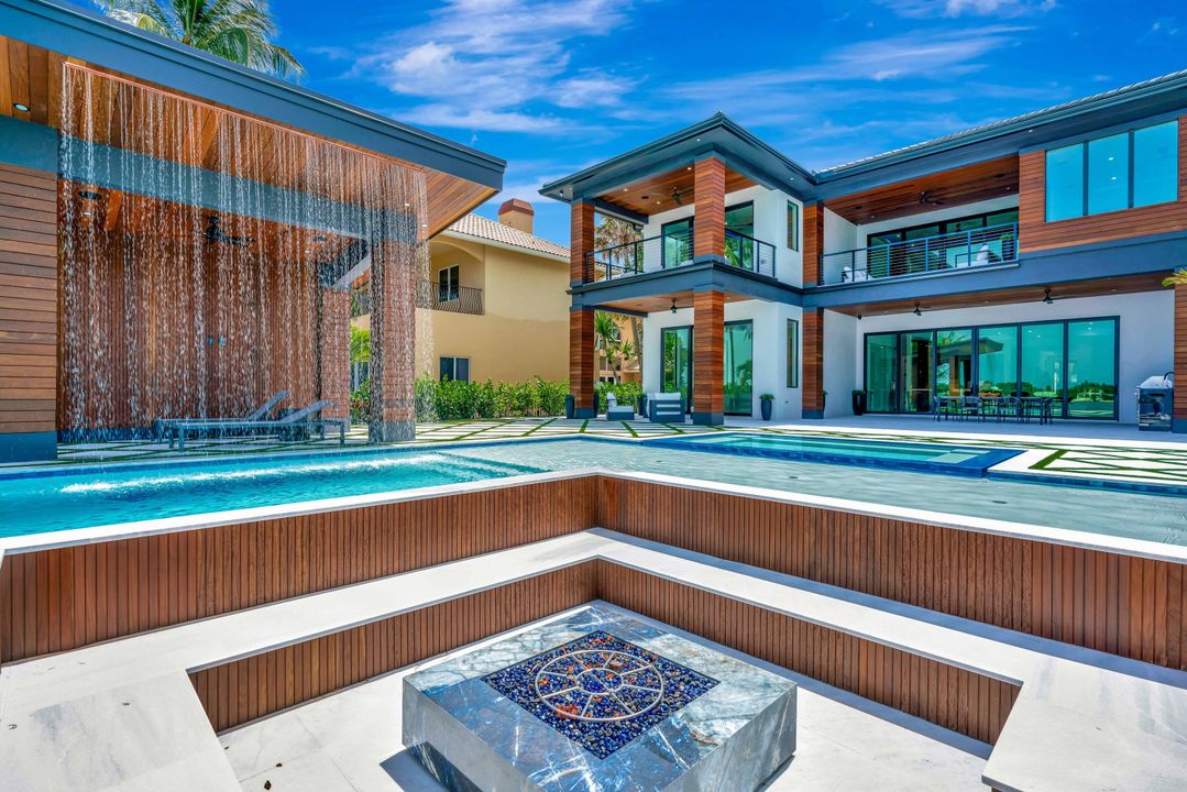 出租: $65,000 (7 贝兹, 8 浴室, 8475 平方英尺)