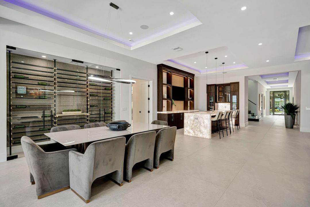 出租: $65,000 (7 贝兹, 8 浴室, 8475 平方英尺)