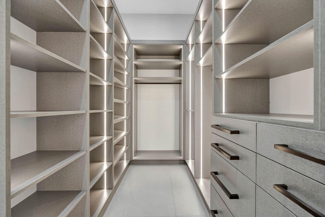 出租: $65,000 (7 贝兹, 8 浴室, 8475 平方英尺)