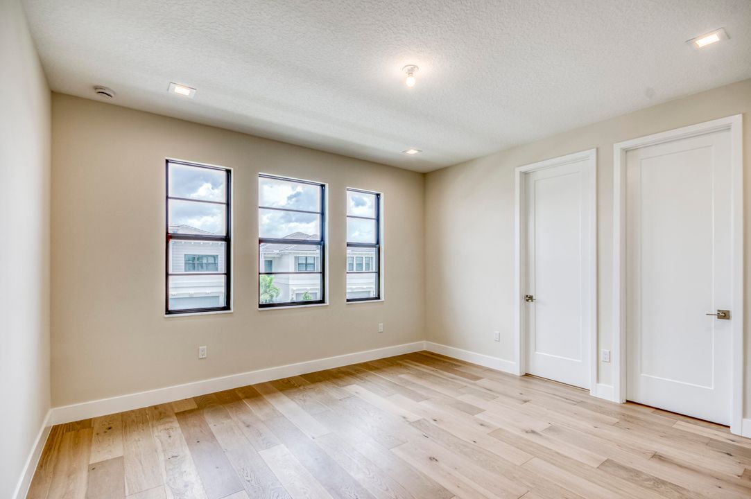 Active With Contract: $1,247,900 (4 beds, 4 baths, 3000 Square Feet)