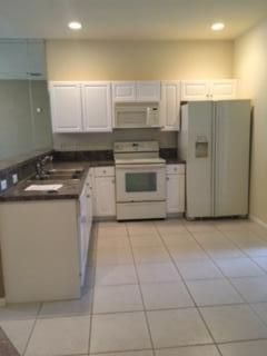 Под контрактом: $1,900 (3 спален, 2 ванн, 1049 Квадратных фут)