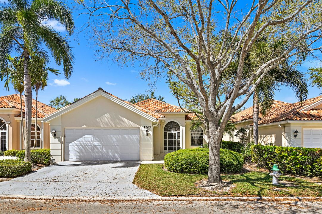 Под контрактом: $4,250 (3 спален, 2 ванн, 2084 Квадратных фут)